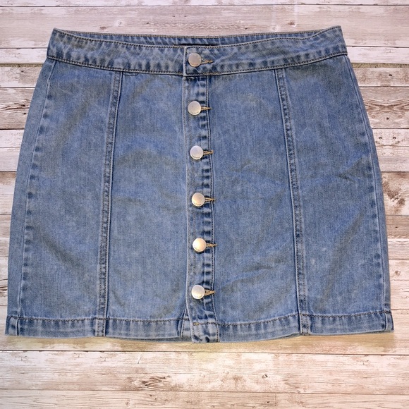 “Refuge” brand, Button-front, seamed denim mini skirt -juniors size L - Picture 9 of 15